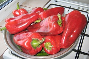 Жареный перец с чесноком Жареный перец с чесноком