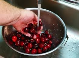 Компот из черешни и клубники Компот из черешни и клубники
