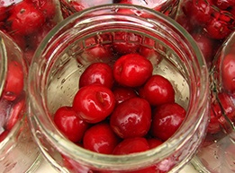 Компот из черешни и клубники Компот из черешни и клубники