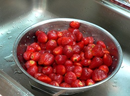 Компот из черешни и клубники Компот из черешни и клубники