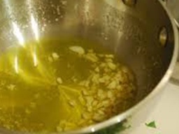 Салат с сухариками и курицей Салат с сухариками и курицей