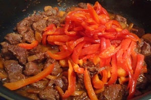 Говядина, тушеная с овощами Говядина, тушеная с овощами