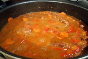Говядина, тушеная с овощами Говядина, тушеная с овощами
