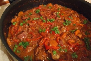 Говядина, тушеная с овощами Говядина, тушеная с овощами