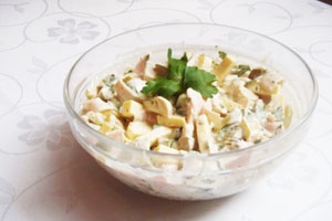 Салат с ветчиной и огурцами Салат с ветчиной и огурцами