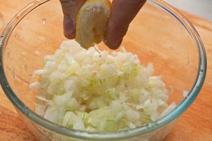 Форель, запеченная с луком Форель, запеченная с луком