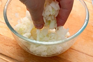 Форель, запеченная с луком Форель, запеченная с луком