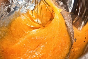 Шарлотка с яблоками на кефире Шарлотка с яблоками на кефире