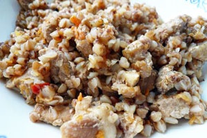 Тушеное мясо с гречкой Тушеное мясо с гречкой