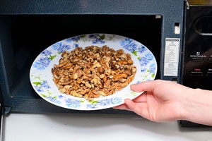 Жареные грецкие орехи Жареные грецкие орехи