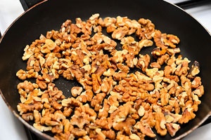 Жареные грецкие орехи Жареные грецкие орехи