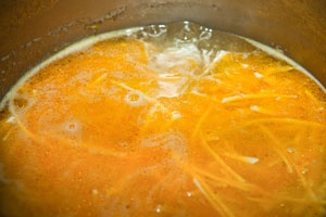 Куриный суп с яичной лапшой Куриный суп с яичной лапшой