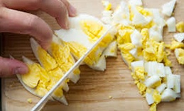 Салат с кальмарами и крабовыми палочками