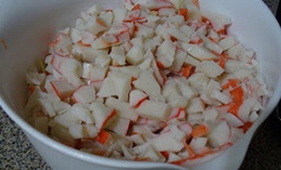 Салат с кальмарами и крабовыми палочками