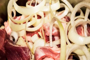 Шашлык с майонезом и минералкой Шашлык с майонезом и минералкой