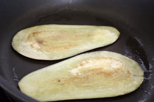 Рулетики из баклажанов с сыром и чесноком Рулетики из баклажанов с сыром и чесноком
