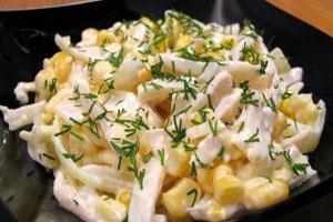 Салат с кальмарами и кукурузой Салат с кальмарами и кукурузой