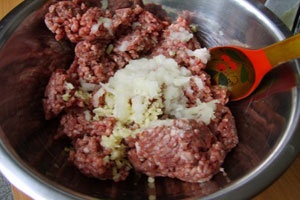 Мясной рулет из фарша Мясной рулет из фарша