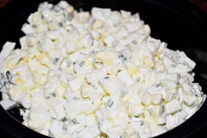 Салат из кальмаров с яйцом и сыром Салат из кальмаров с яйцом и сыром