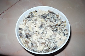 Салат с кальмарами и грибами Салат с кальмарами и грибами