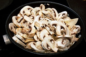 Салат с кальмарами и грибами Салат с кальмарами и грибами