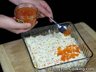 Салат с кальмарами и икрой Салат с кальмарами и икрой