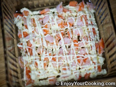 Салат с кальмарами и икрой Салат с кальмарами и икрой