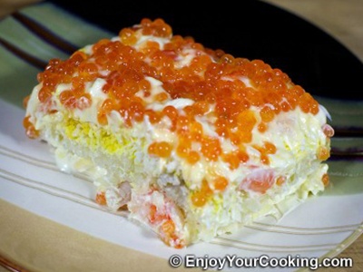 Салат с кальмарами и икрой Салат с кальмарами и икрой