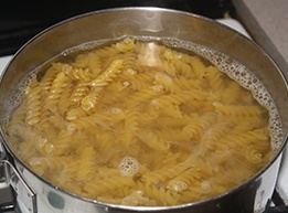 Макароны с сыром фета и овощами Макароны с сыром фета и овощами