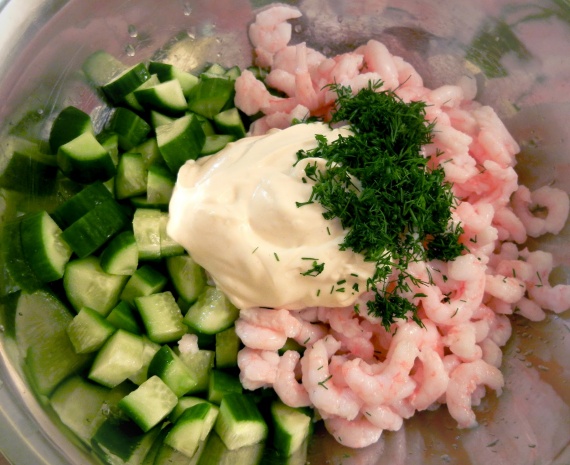 Салат с креветками и огурцами Салат с креветками и огурцами