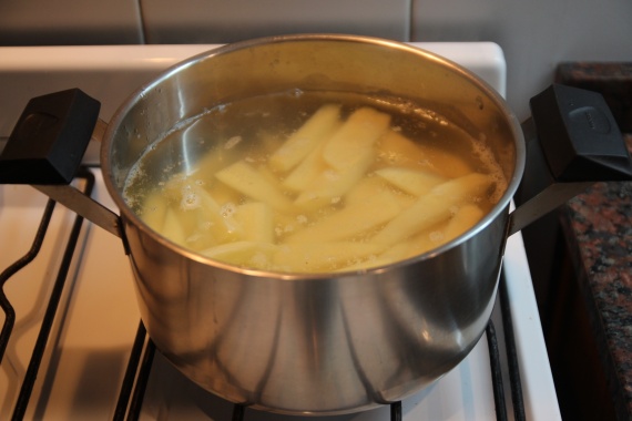 Отварной картофель запеченный в духовке Отварной картофель запеченный в духовке