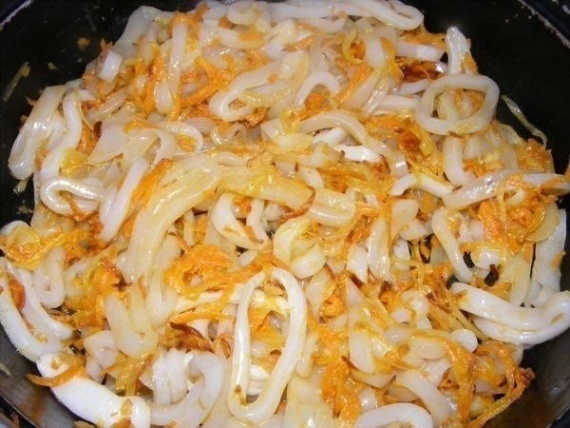 Кальмар со сметаной и морковью Кальмар со сметаной и морковью