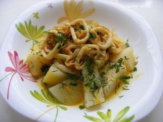 Кальмар со сметаной и морковью Кальмар со сметаной и морковью