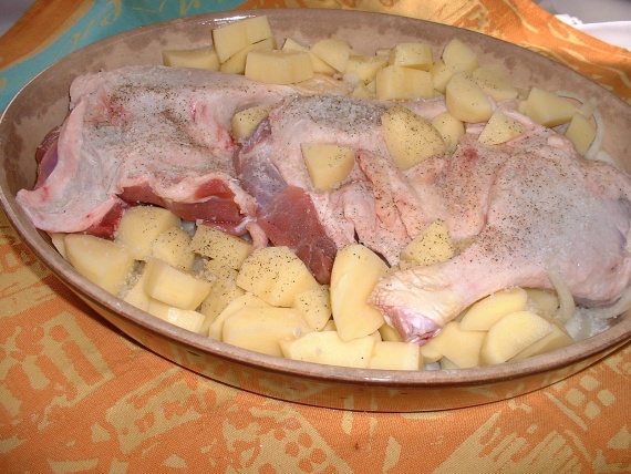 Окорочка с картошкой в духовке Окорочка с картошкой в духовке