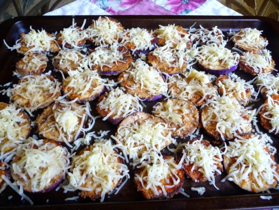 Баклажаны с сыром и чесноком Баклажаны с сыром и чесноком