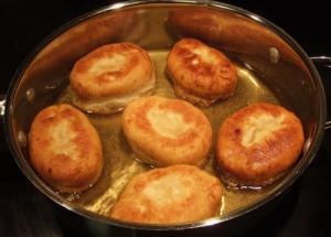 Пирожки жареные с мясом Пирожки жареные с мясом