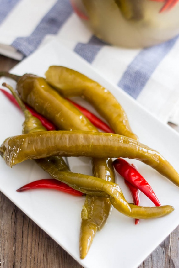 Маринованный острый перец Маринованный острый перец