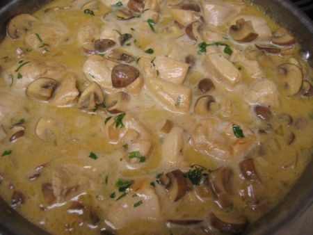 Куриное филе с грибами в сливках Куриное филе с грибами в сливках