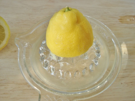 Салат из сельдерея с яблоком и орехами Салат из сельдерея с яблоком и орехами