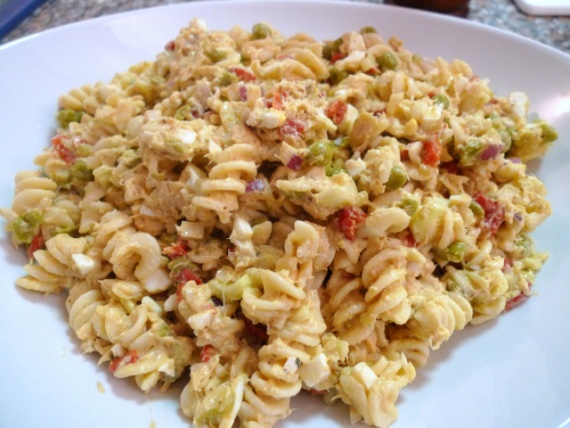 Салат с тунцом и макаронами Салат с тунцом и макаронами