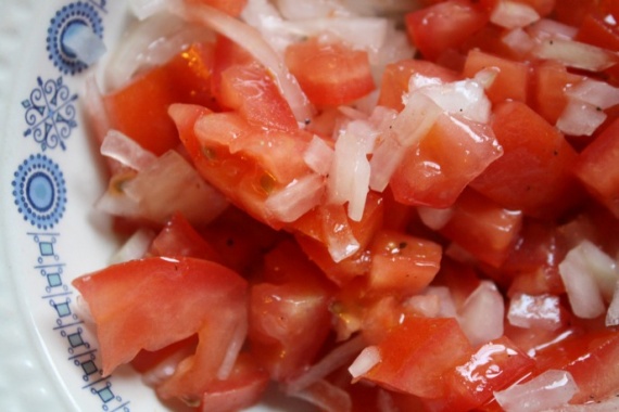 Салат с маринованным луком Салат с маринованным луком