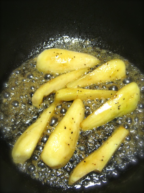 Салат с грушей и сыром Салат с грушей и сыром
