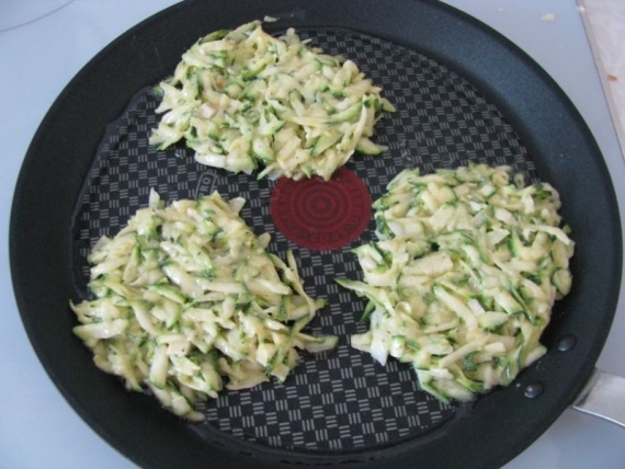 Кабачковые котлеты с овсяными хлопьями Кабачковые котлеты с овсяными хлопьями