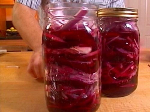 Маринованная капуста со свеклой и чесноком Маринованная капуста со свеклой и чесноком