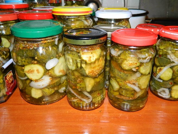 Маринованные огурцы с луком в масле Маринованные огурцы с луком в масле