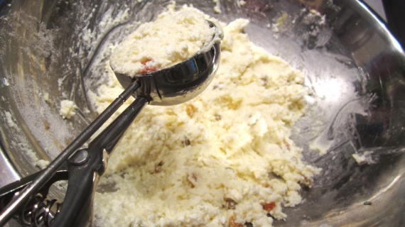 Сырники из творога с изюмом Сырники из творога с изюмом