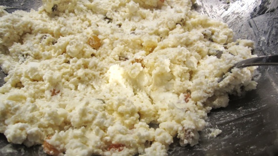 Сырники из творога с изюмом Сырники из творога с изюмом