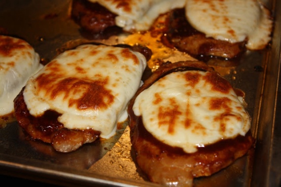 Свиная отбивная с сыром Свиная отбивная с сыром