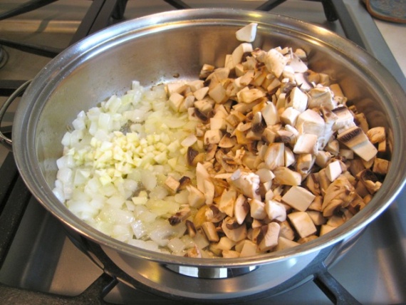 Курица в духовке целиком с начинкой Курица в духовке целиком с начинкой