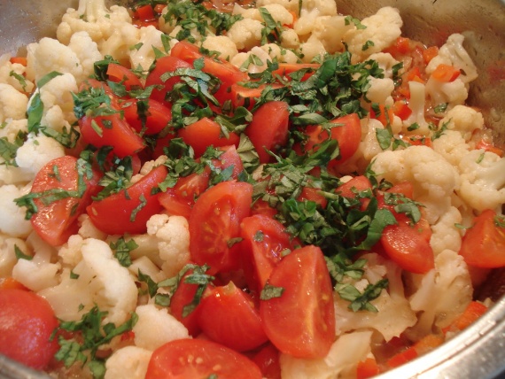 Цветная капуста, тушеная с овощами Цветная капуста, тушеная с овощами